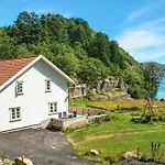6 Bedroom Beautiful Home In Farsund Dom wakacyjny *