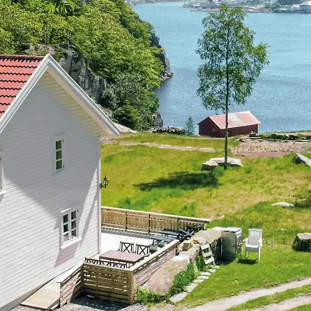6 Bedroom Beautiful Home In Farsund *