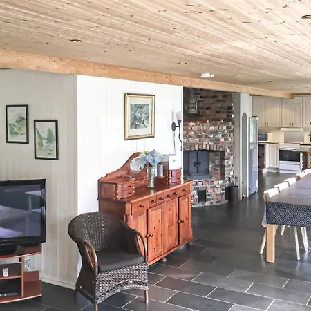 6 Bedroom Beautiful In *