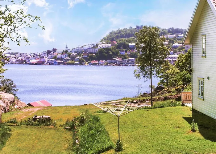 Semesterbostad Lovely In With Wi-fi Farsund