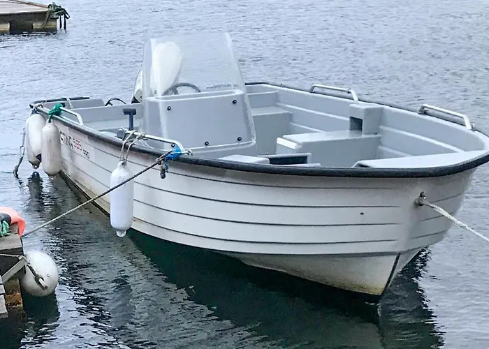 Semesterbostad Lovely In With Wi-fi Farsund