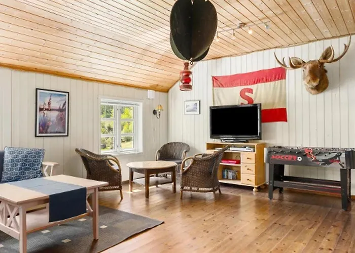 Semesterbostad Lovely In With Wi-fi Farsund