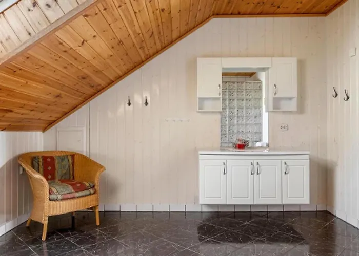 Semesterbostad Lovely In With Wi-fi Farsund